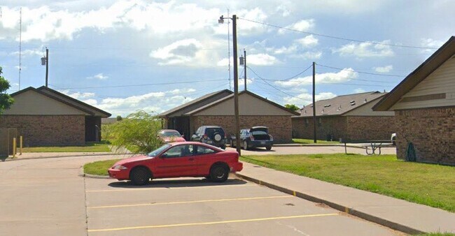 Photo - 1304 Vicky St