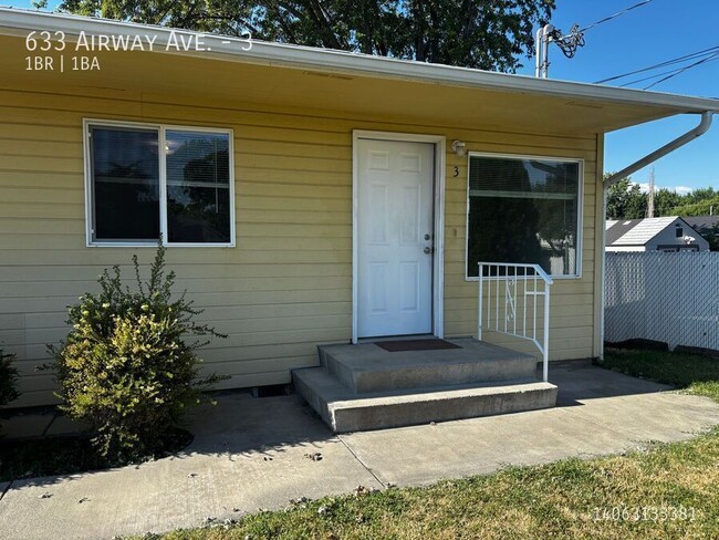 Building Photo - 633 Airway Ave Unit 3