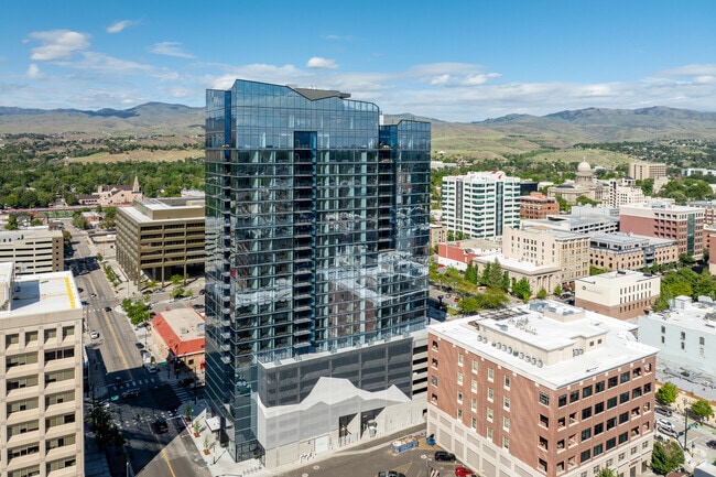 Building Photo - Arthur Rental