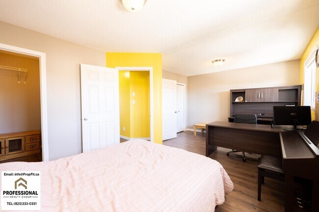 Photo - 1863 119 St SW