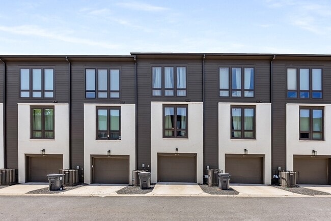 Photo - 449 Parkway Dr NE