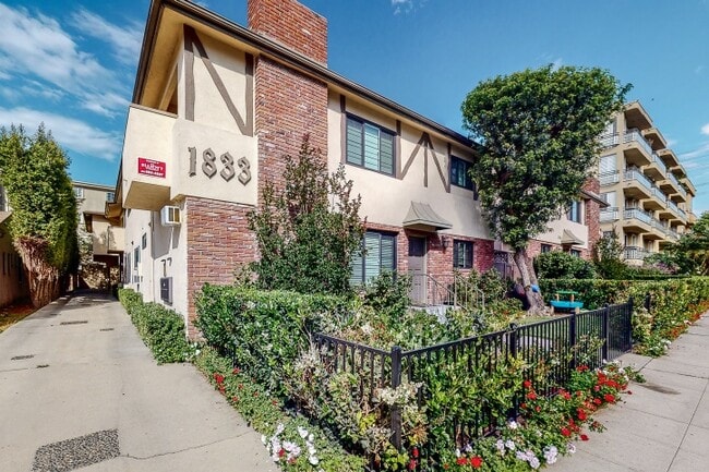 1827 Manning Ave