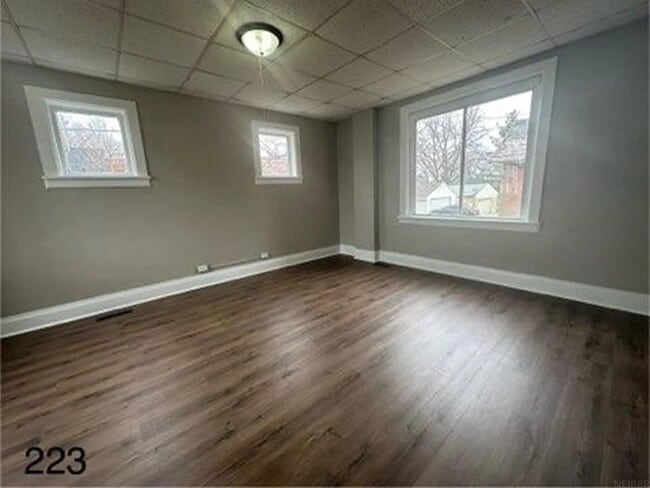 Building Photo - 227 Allen St Unit 223