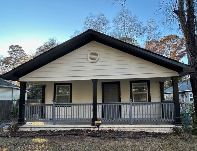 Building Photo - Oakland City 3 Bed/2 Bath, Beautifully Remodeled with Lovely Chefs Kitchen!