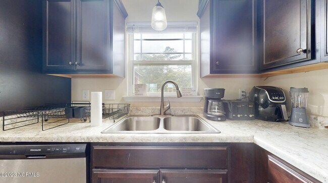 Photo - 222 Rowland Dr