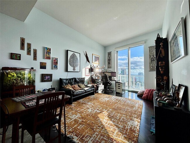 Photo - 185 SW 7th St Unidad 4410