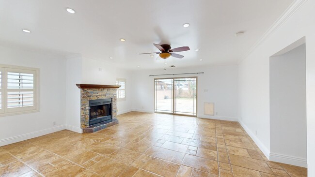 3 + 2 Spacious NoHo Home with Beautiful In... - 3 + 2 Spacious NoHo Home with Beautiful In...