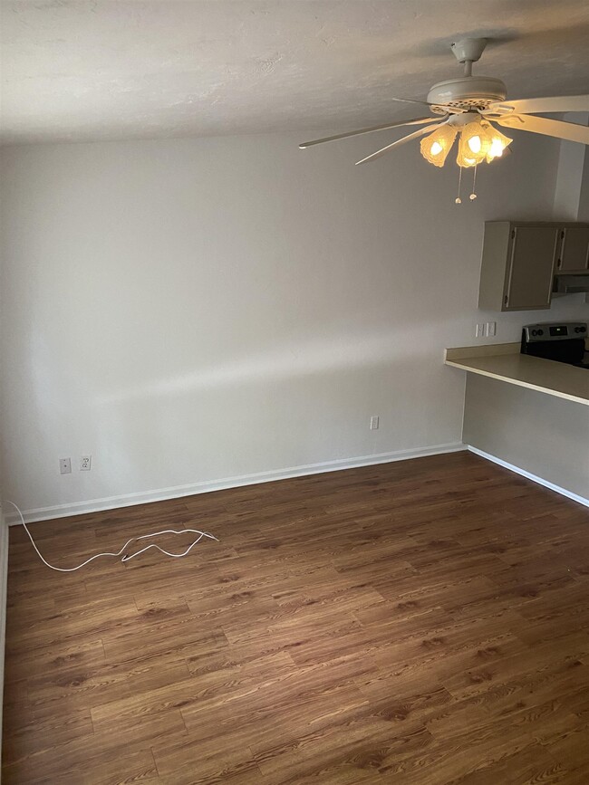 Photo - 214 White Dr