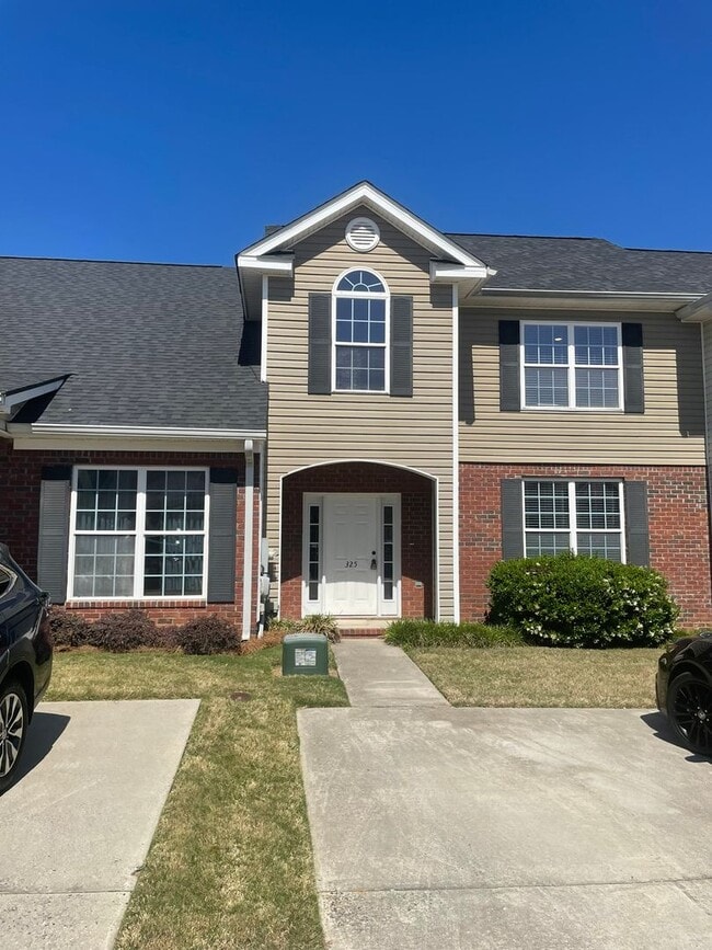 Building Photo - Beautiful Townhome Across Street From Jones Creek Golf Club