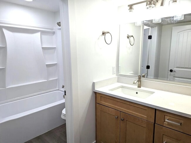 13443 S Bridle Pk Cv Unit Newly Remodeled Bsmt