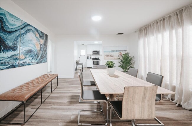 Photo - 11080 Peachtree Dr