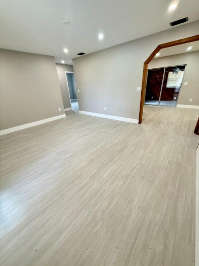 Photo - 3931 SW 51st St Unit B