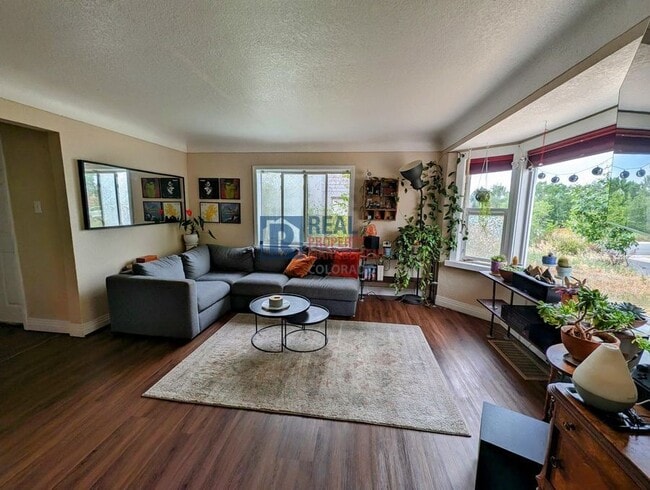 Photo - 908 Wolff St