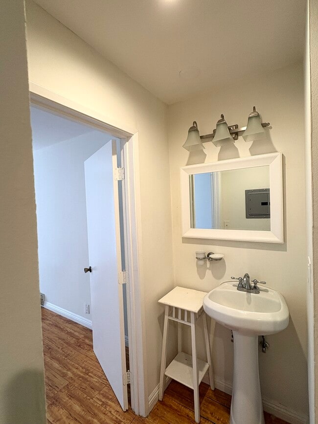 pedestal sink
