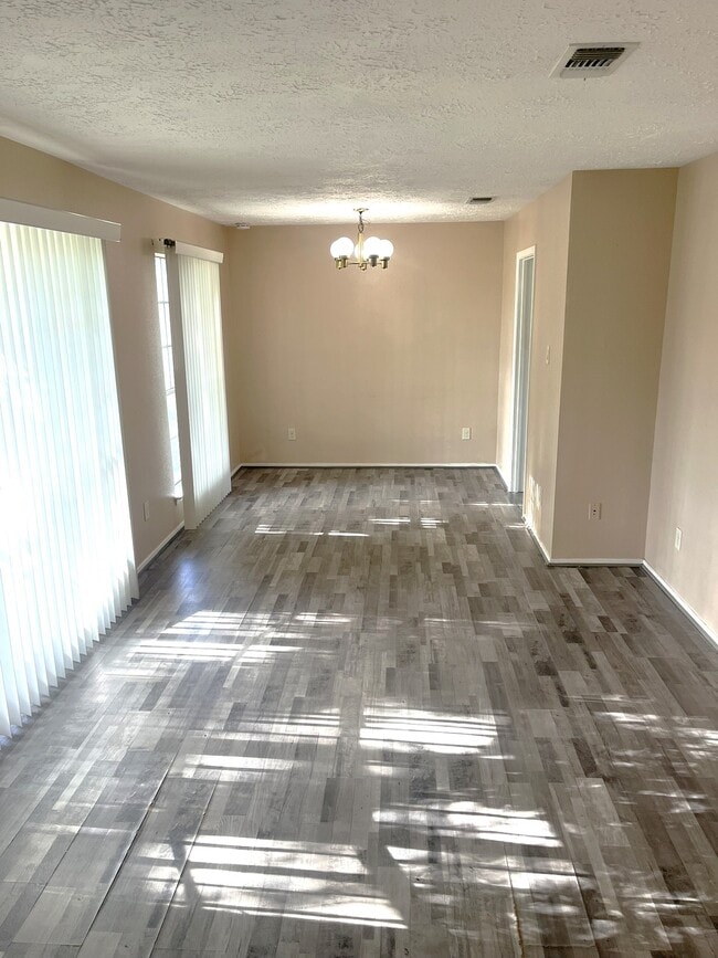 Photo - 17323 Camberwell Green Ln