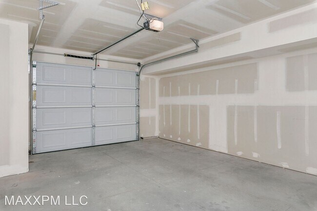 Photo - 3 br, 2.5 bath House - 303 Cross Country