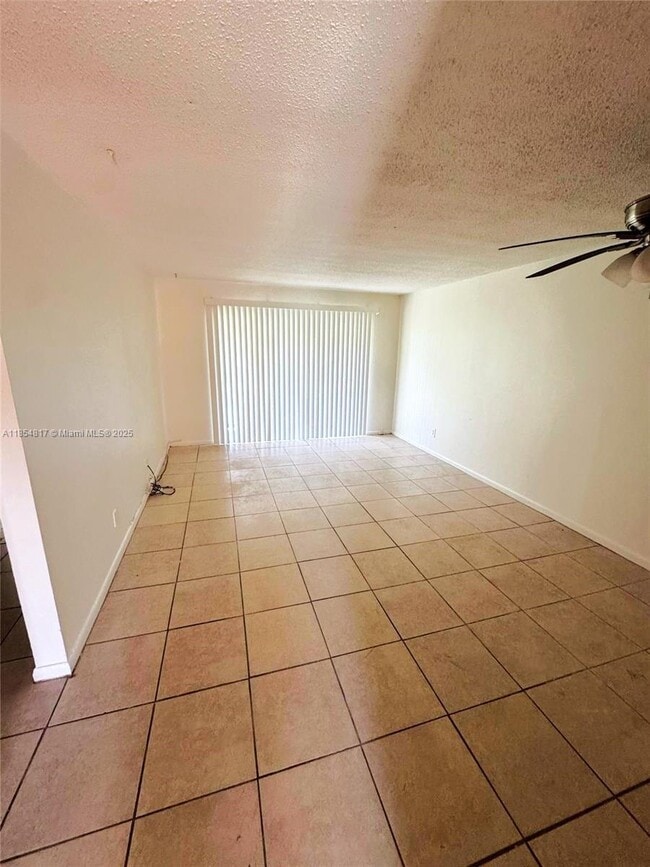 Building Photo - 932 W Kalmia Dr Unit 3A Rental