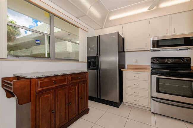 Building Photo - 6075 N Sabal Palm Blvd Unit 204