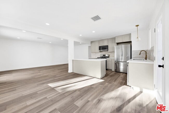 Photo - 1213 Thompson Ave