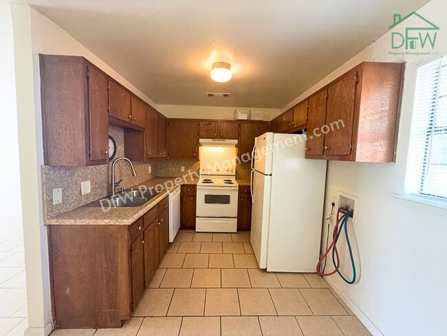 Photo - 807 W Walnut St Unit Apt C2