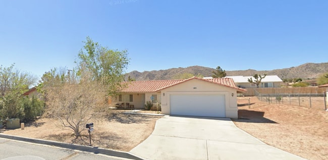 Building Photo - COMING SOON 3 Bedroom 2 Bath house in the Friendly Hills neighborhood