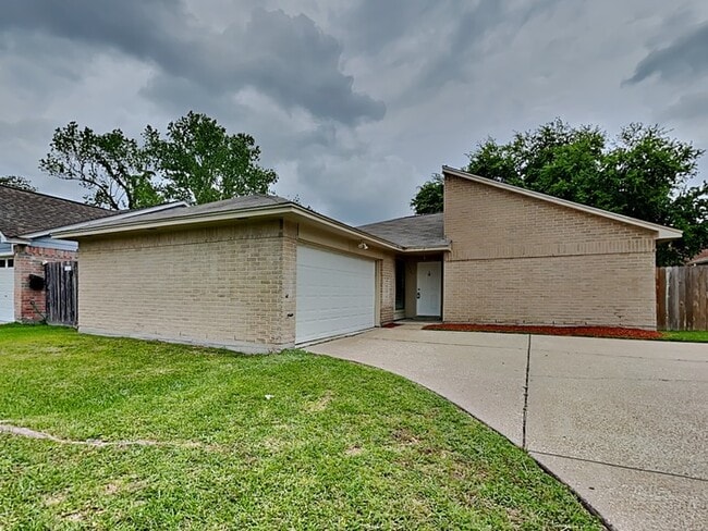 Building Photo - 5927 Woodmancote Dr