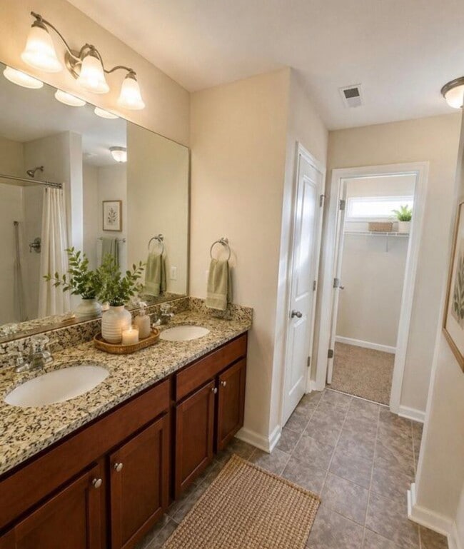 Photo - 124 Village Creek Way