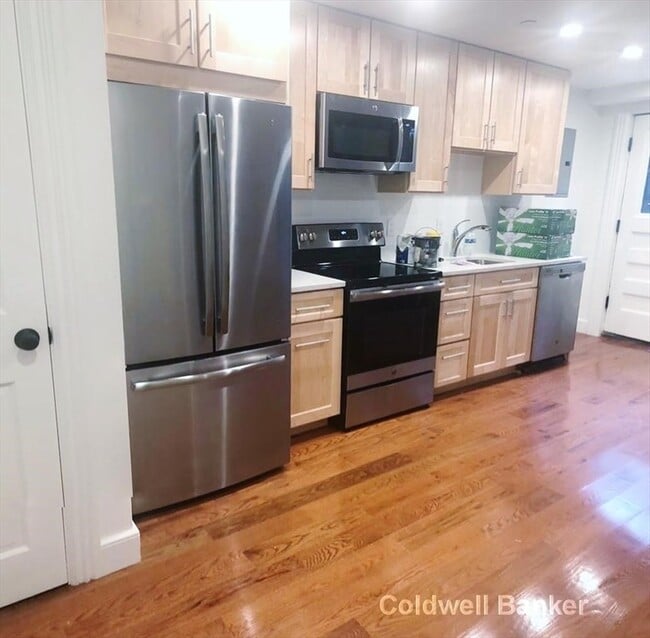 Building Photo - 1776 Beacon St Unit B