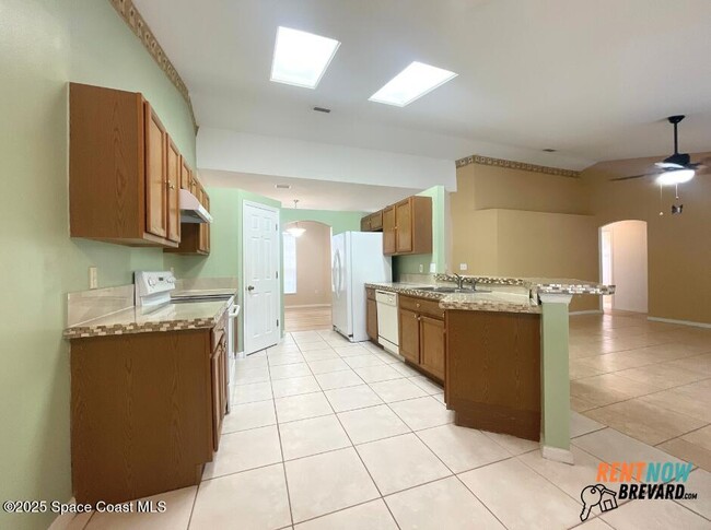 Photo - 450 Scodella St SW