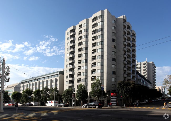 Photo - Opera Plaza