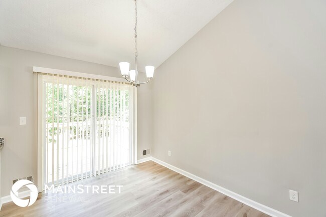 144 Hamlet Ct