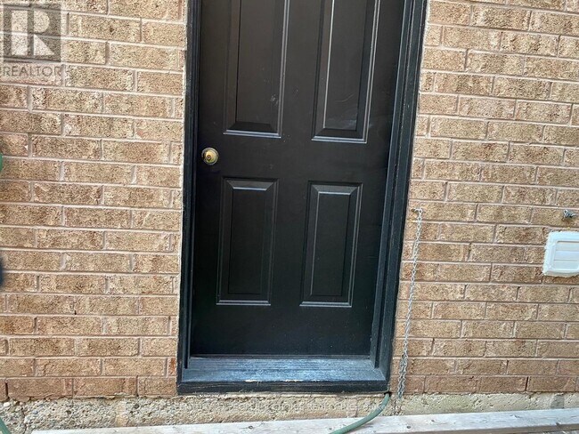 Photo - 2524 Banfield Rd