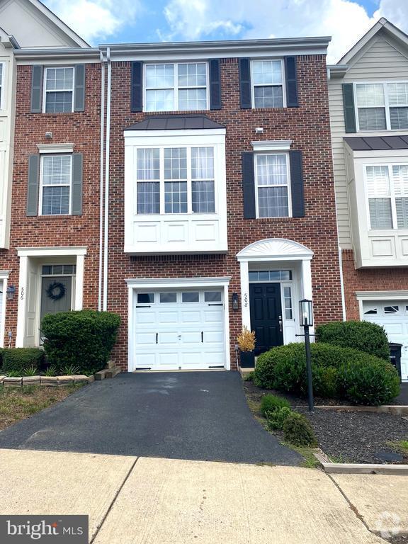Building Photo - 508 Legrace Terrace NE Rental