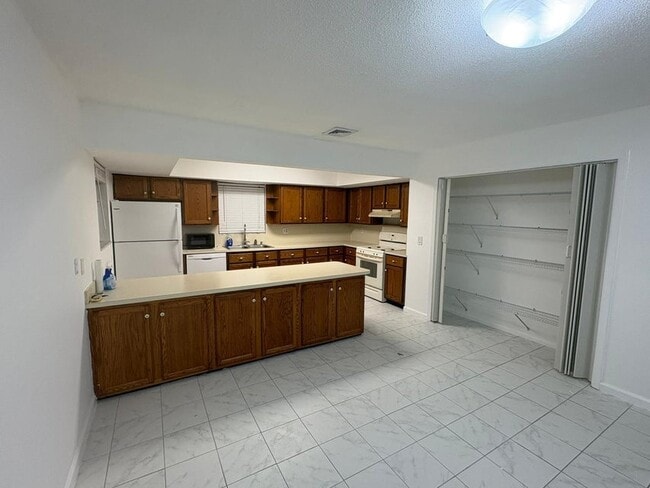 Photo - 3940 Buttercup Cir S