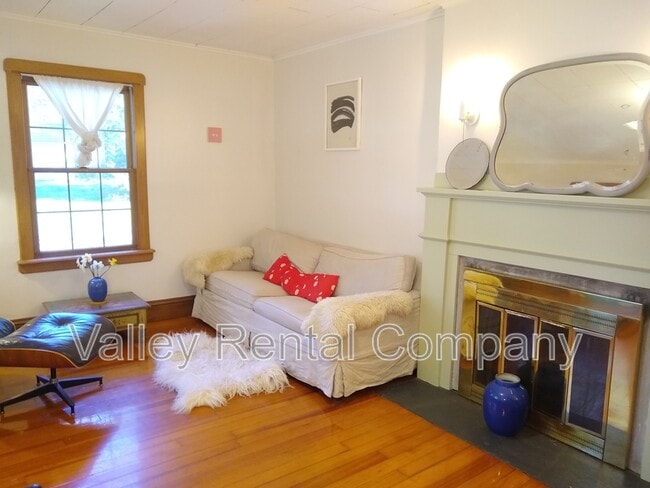 Photo - 323 Pelham Rd