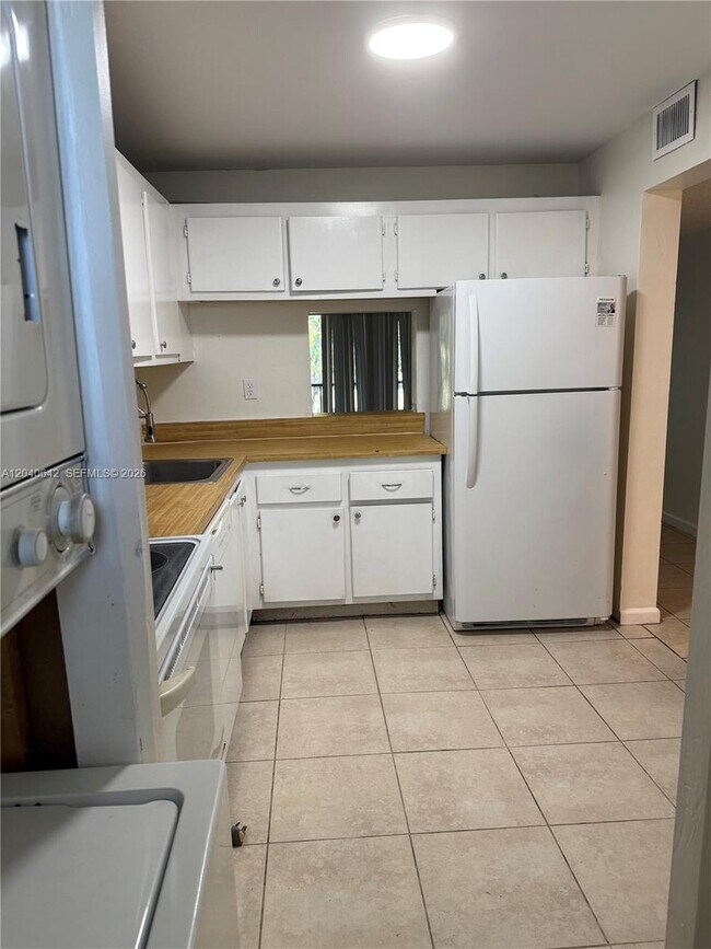 Building Photo - 7900 S Colony Cir Unit 207