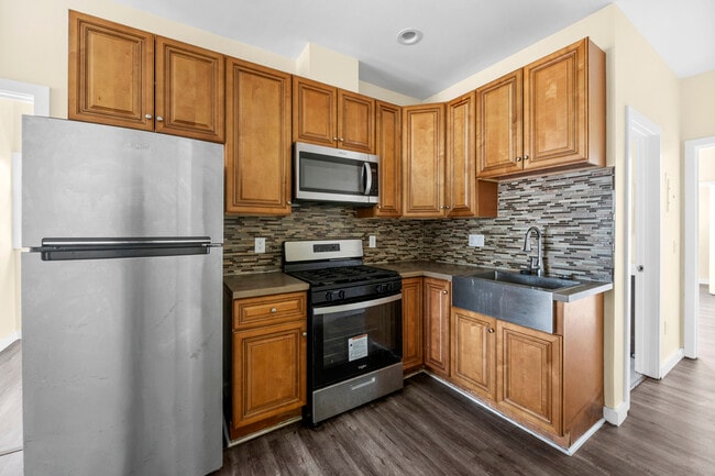 Building Photo - 1050 57th St Unit 1050.5