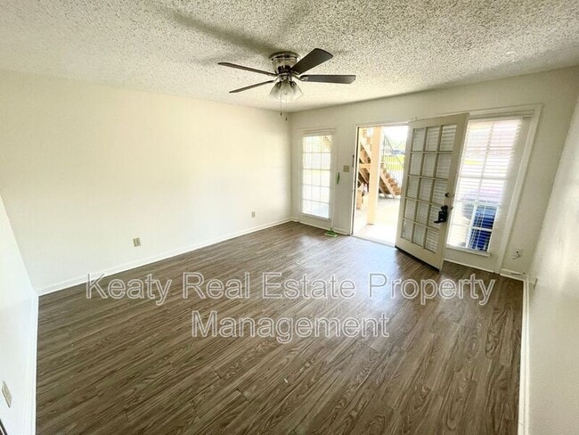 Photo - 102 Country Ln