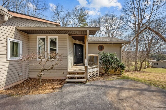 Photo - 200 Waterford Dr