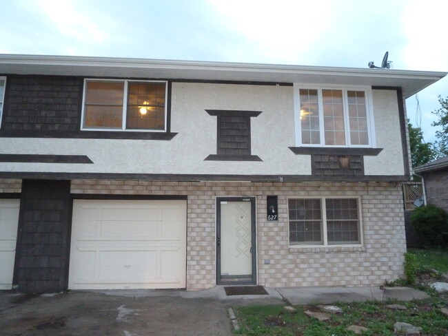 Olathe half duplex 3 Bedroom/2 bath/2 Livi... - Olathe half duplex 3 Bedroom/2 bath/2 Livi... House