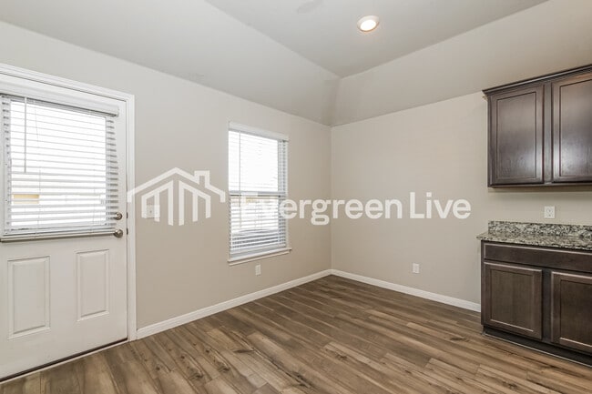 Photo - 1600 Maroon Dr