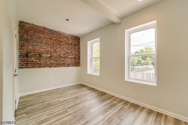 Photo - 38 Willowdale Ave