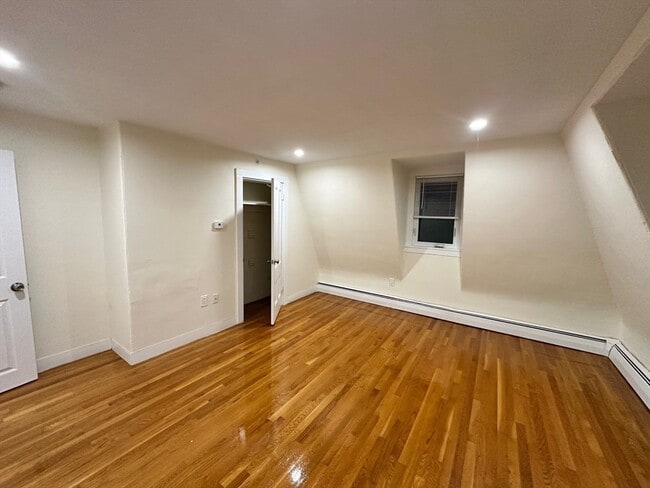 Photo - 440 Newtonville Ave Unidad 4