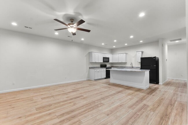 Photo - Bertling 1112 12 Unit 1211