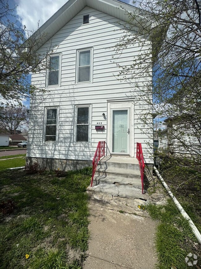 Building Photo - 3 bed 1.5 bath house in Davenport availabl...