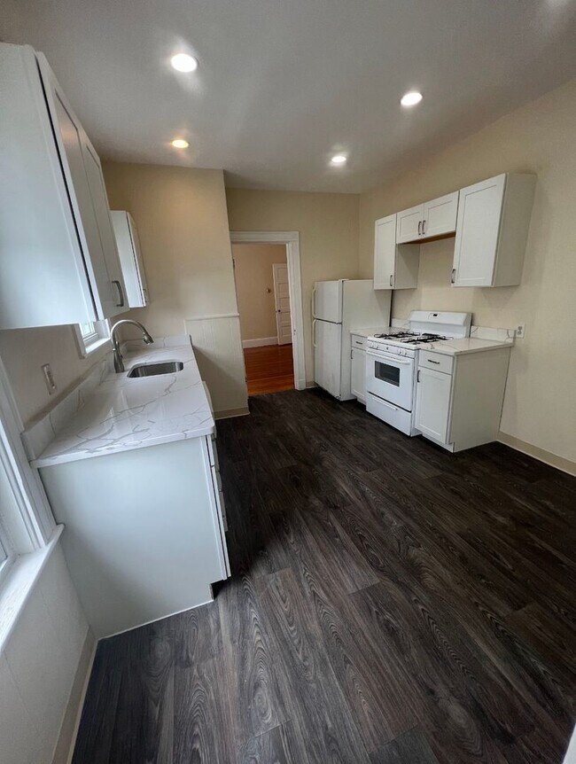 Building Photo - 37 Porter St Unit 1