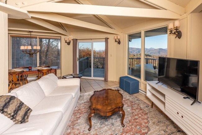Photo - 275 Aspen Ln