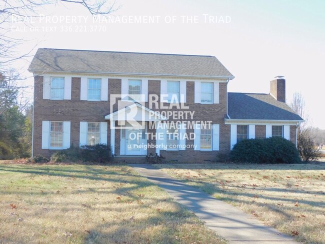 *Move In Special* Huge 4BR/3BA Brick Home ... - *Move In Special* Huge 4BR/3BA Brick Home ...