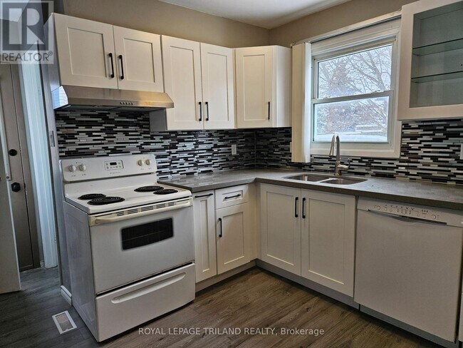 Photo - 1004 Lawson Rd