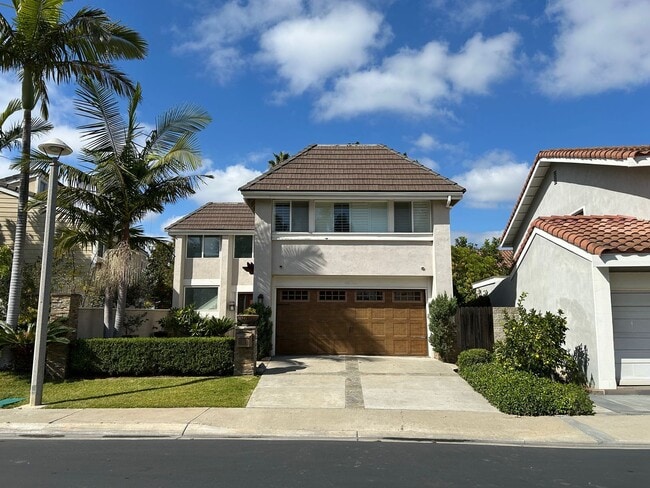 Building Photo - Stunning 4 Bedroom 2.5 Bath Home with Offi...